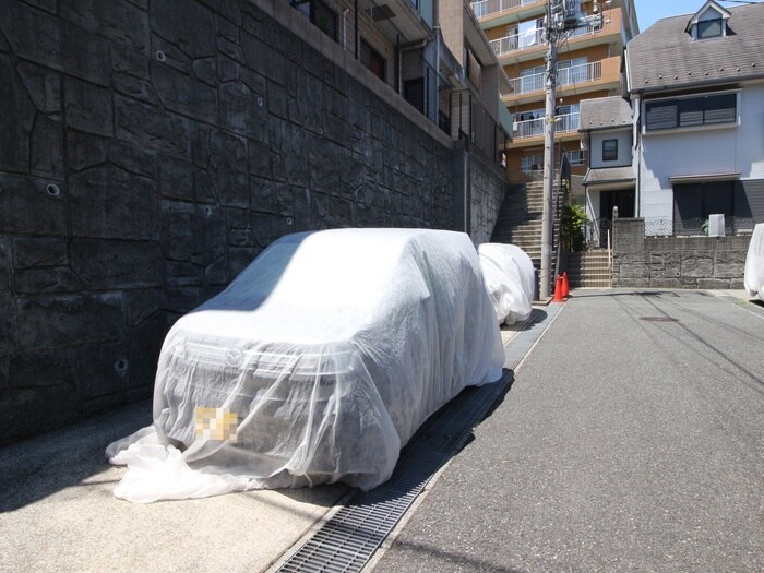 物件外観写真3　(駐車場)