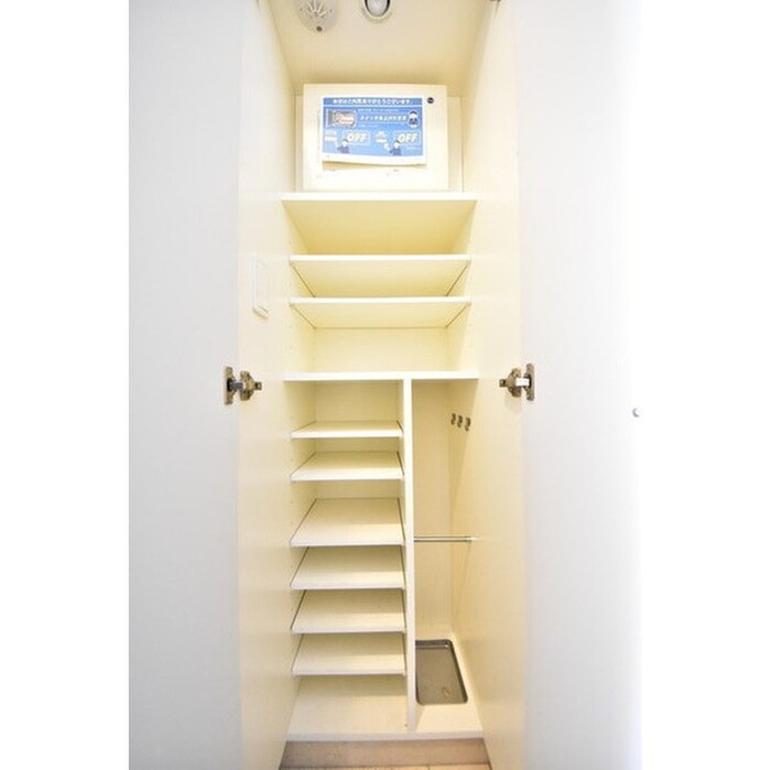 物件内観写真8　(靴箱)