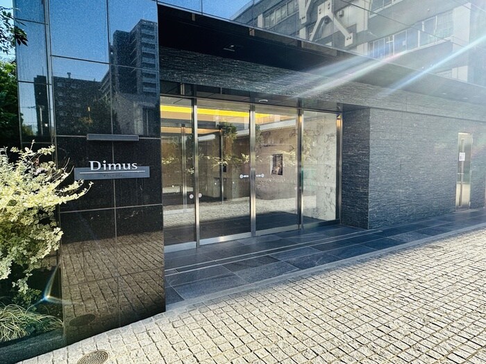 物件外観写真3　(エントランス部分)