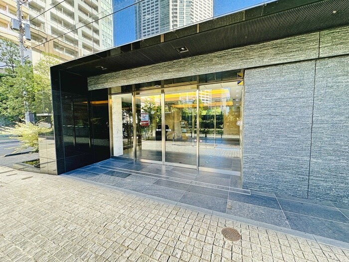 物件外観写真6　(エントランス部分)