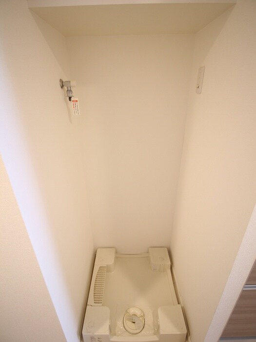 物件内観写真18　(洗濯機置場)