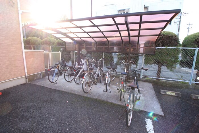 物件外観写真3　(駐輪場)