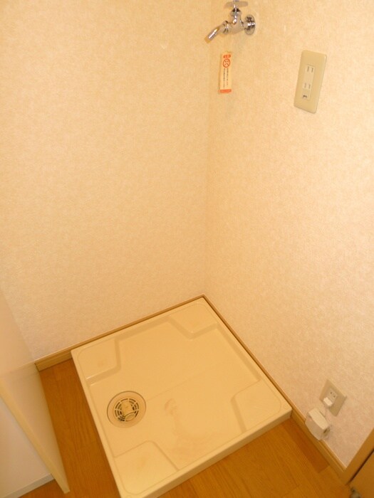 物件内観写真13　(洗濯機置場)