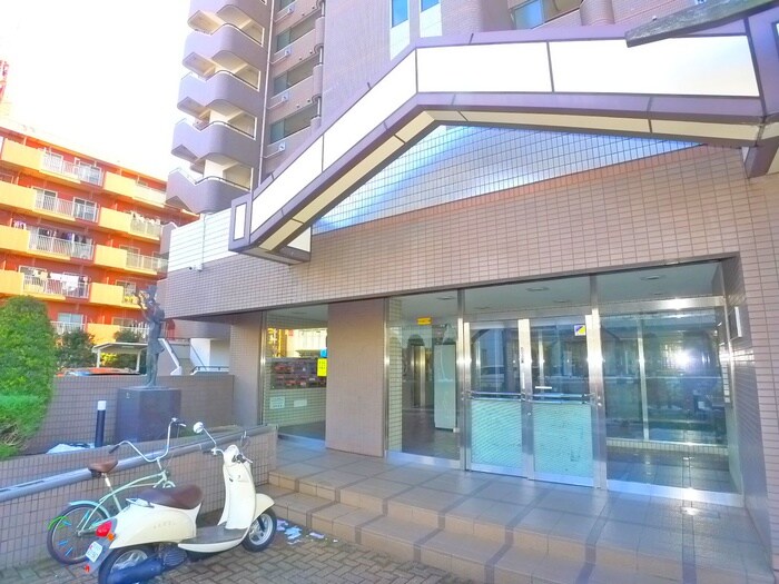 物件外観写真3　(エントランス部分)