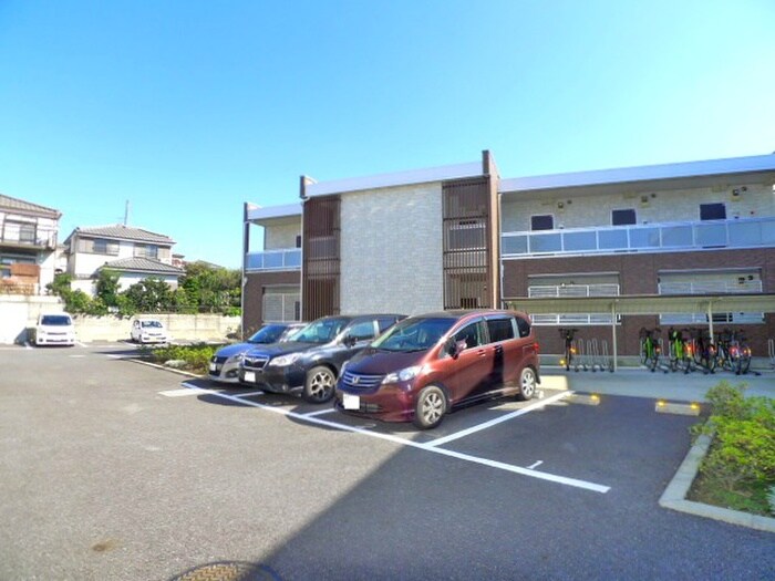 物件外観写真5　(駐車場)