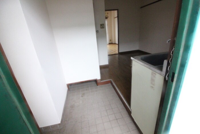 物件内観写真10　(玄関)