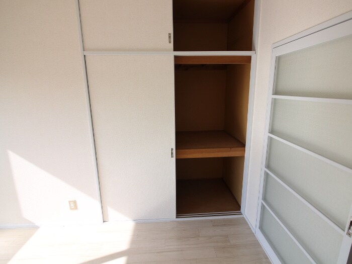 物件内観写真12　(収納)