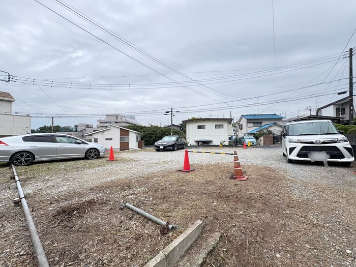 物件外観写真6　(駐車場)