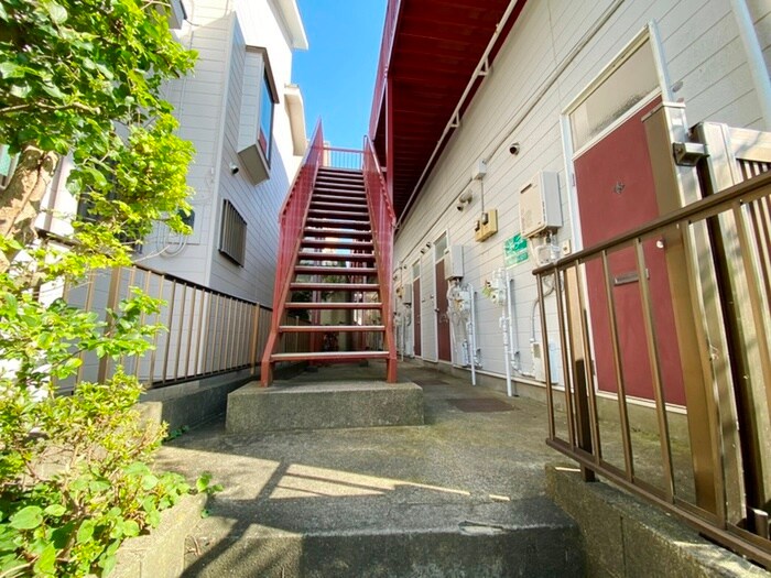 物件外観写真3　(エントランス部分)