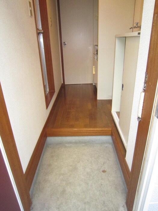 物件内観写真16　(玄関)