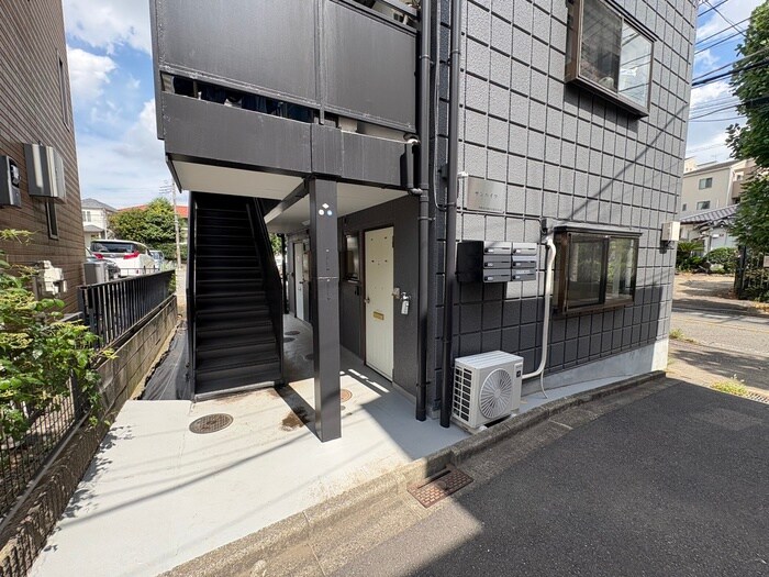 物件外観写真3　(エントランス部分)