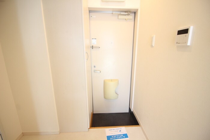 物件内観写真14　(玄関)