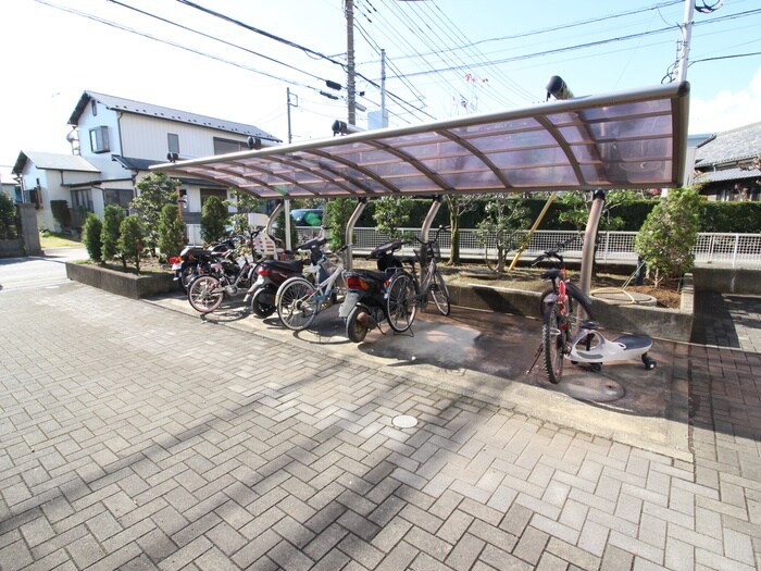 物件外観写真3　(駐輪場)