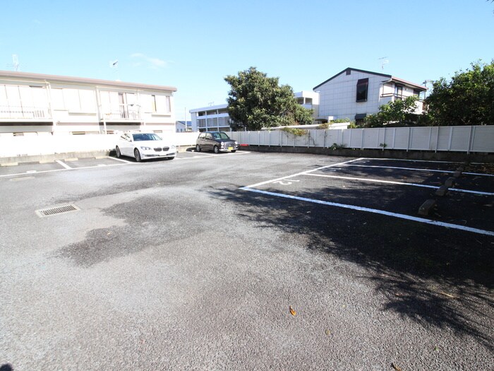 物件外観写真4　(駐車場)