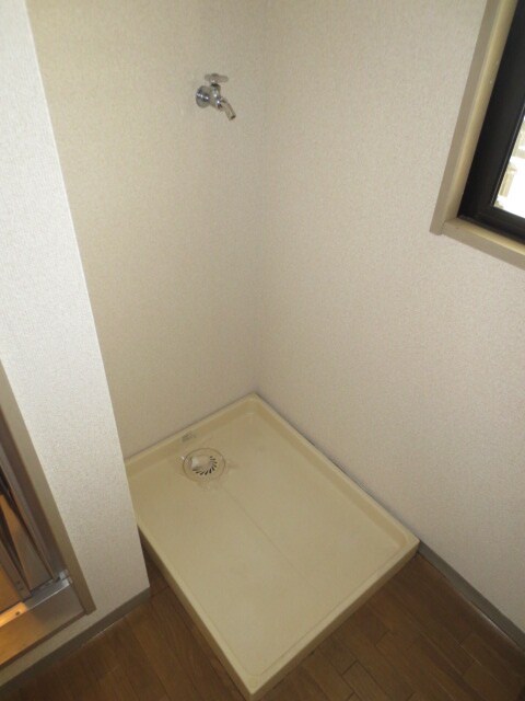 物件内観写真10　(洗濯機置場)