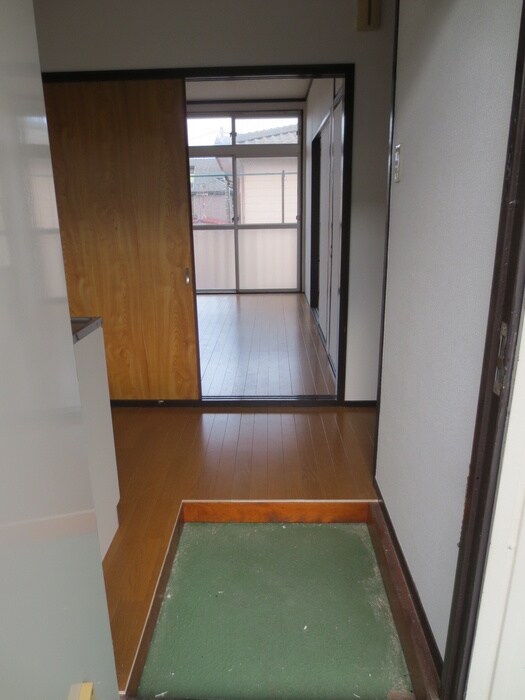 物件内観写真10　(玄関)