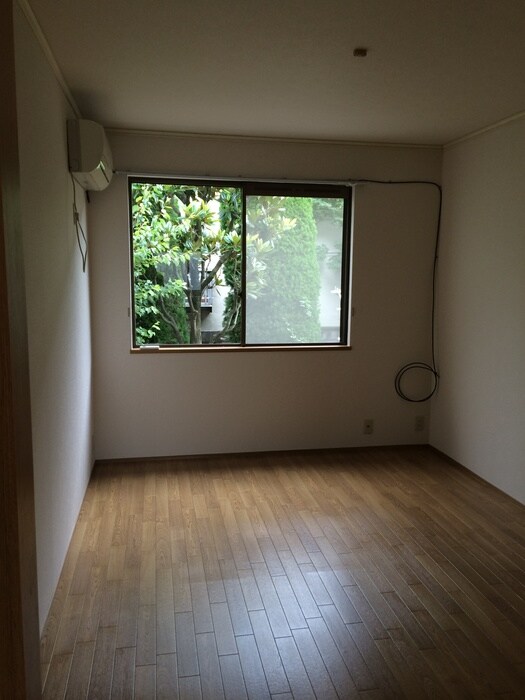 物件内観写真5　(室内からの展望)