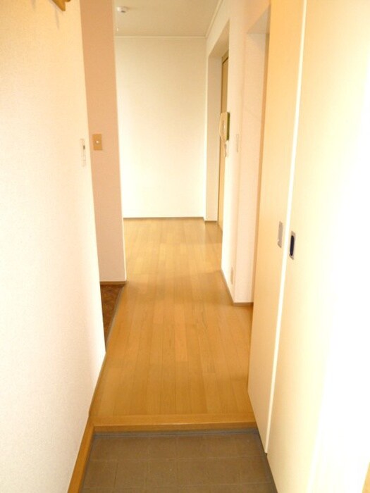 物件内観写真13　(玄関)