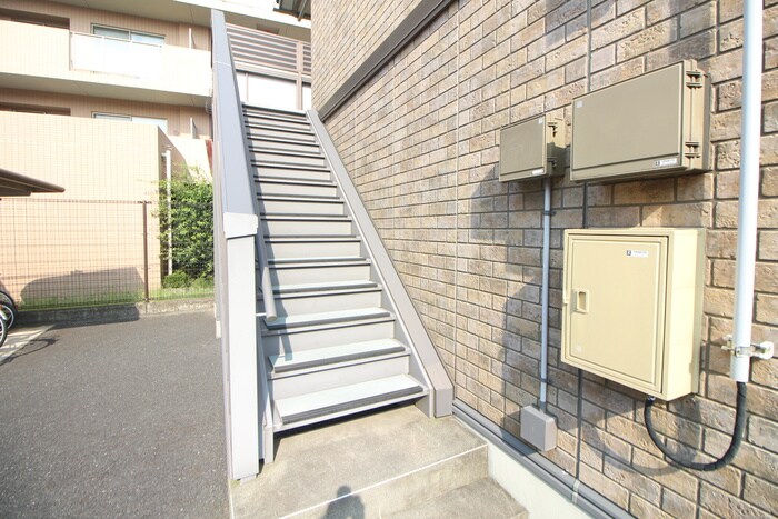 物件外観写真3　(エントランス部分)