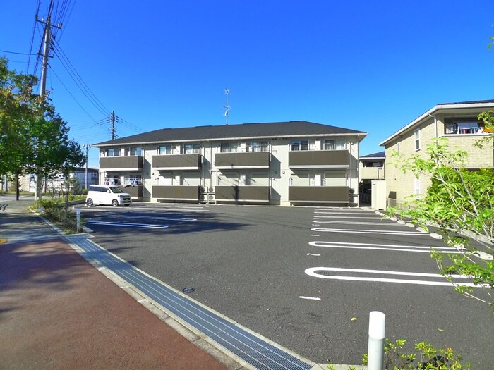 物件外観写真2　(駐車場)