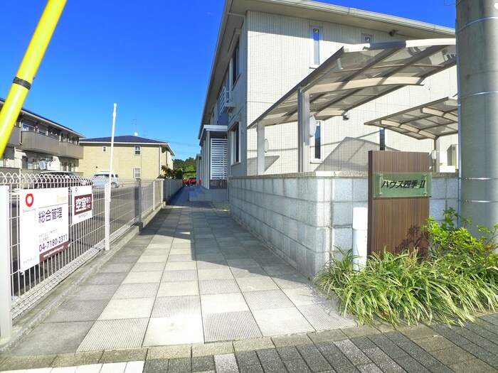 物件外観写真3　(エントランス部分)