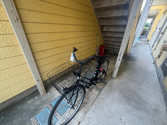 物件外観写真4　(駐輪場)