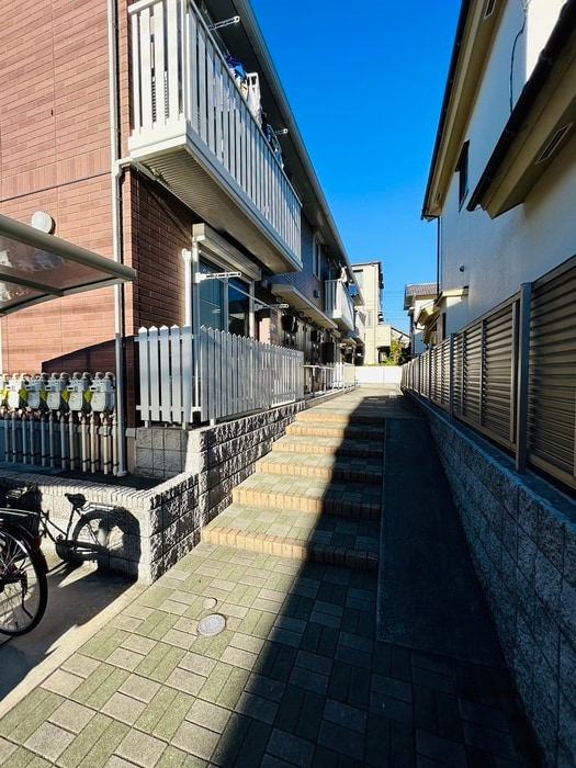 物件外観写真2　(エントランス部分)