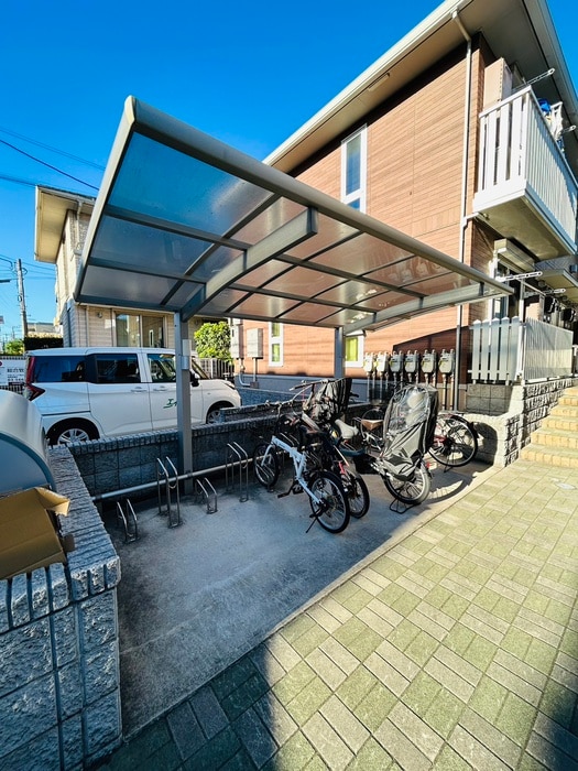物件外観写真3　(駐輪場)
