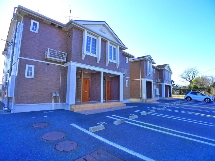 物件外観写真5　(駐車場)