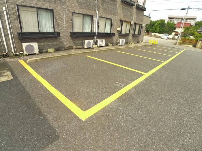 物件外観写真6　(駐車場)