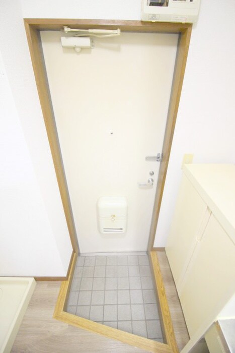 物件内観写真16　(玄関)