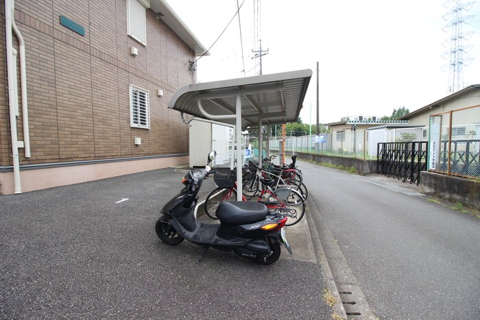 物件外観写真4　(駐輪場)