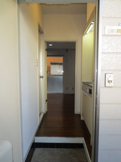 物件内観写真12　(玄関)