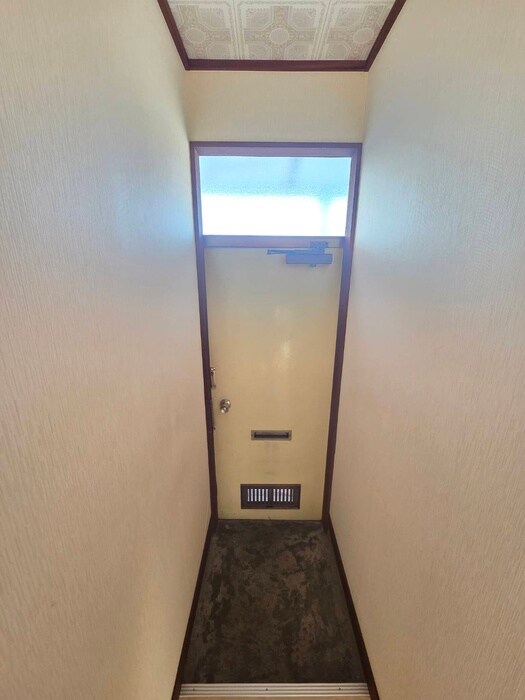 物件内観写真7　(玄関)