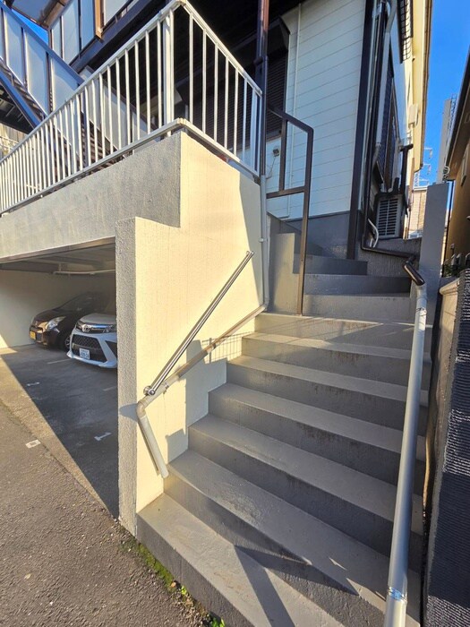 物件外観写真4　(エントランス部分)