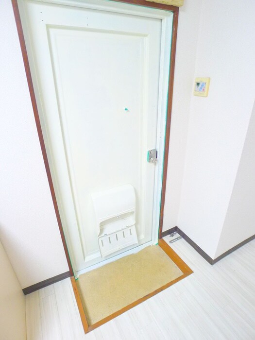 物件内観写真14　(玄関)