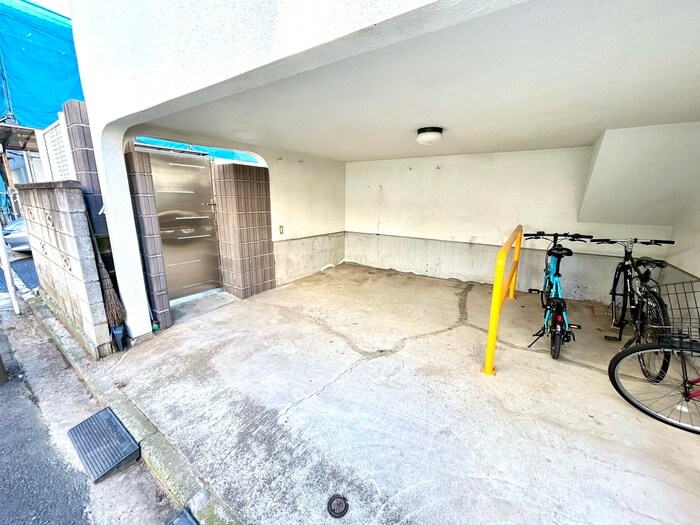 物件外観写真3　(駐車場)