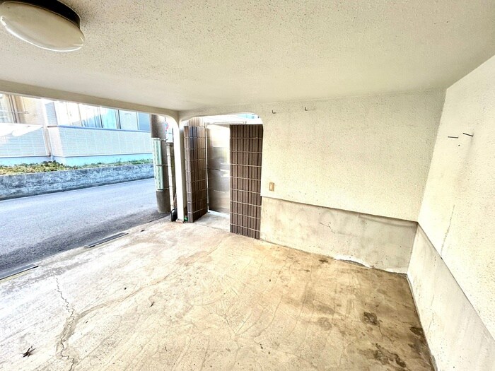 物件外観写真6　(駐車場)