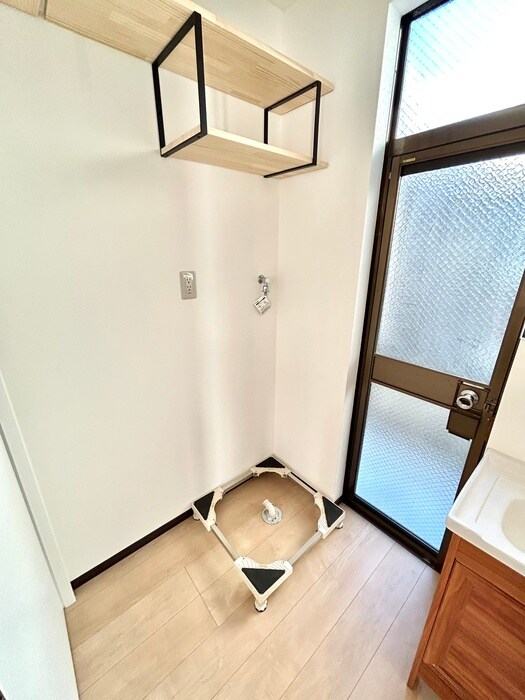 物件内観写真12　(洗濯機置場)