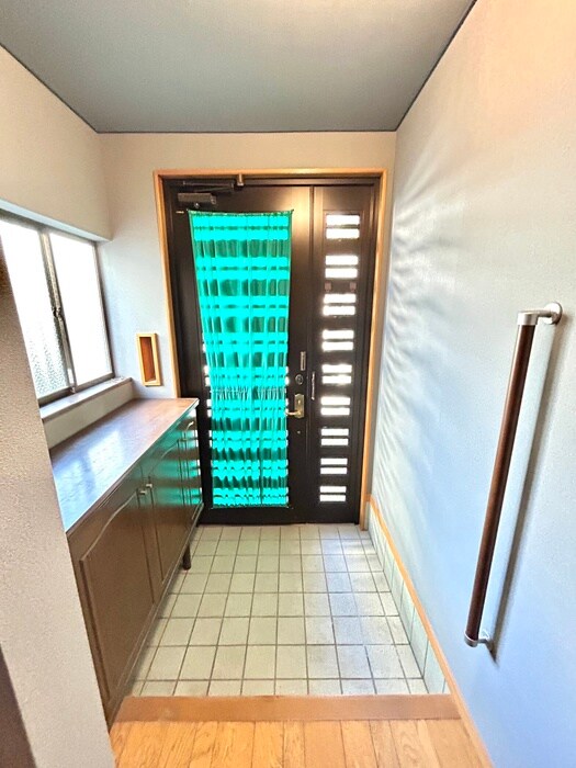 物件内観写真13　(玄関)
