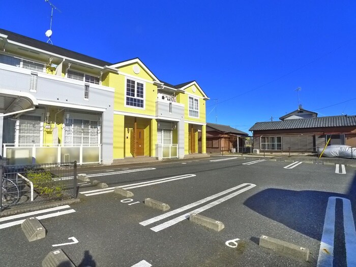 物件外観写真3　(駐車場)