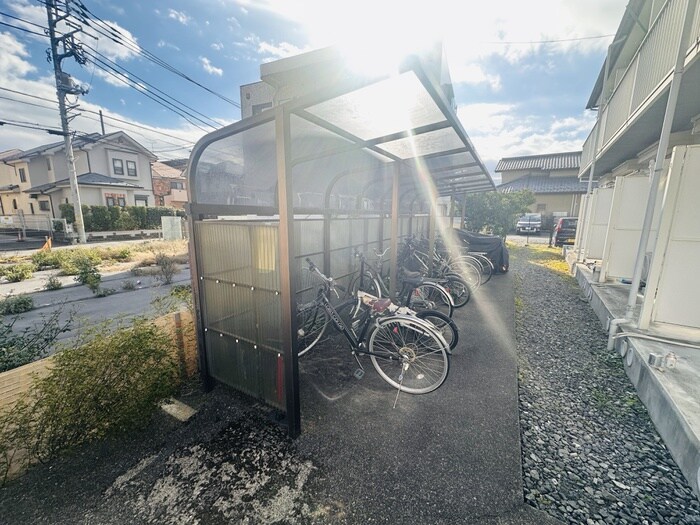 物件外観写真5　(駐輪場)