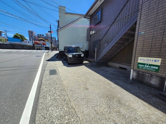 物件外観写真5　(駐車場)