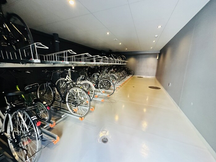 物件外観写真4　(駐輪場)