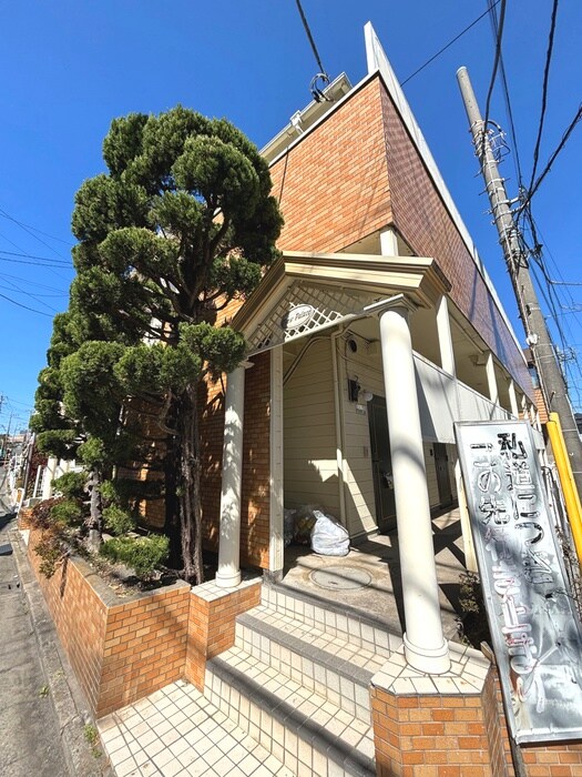 物件外観写真2　(エントランス部分)