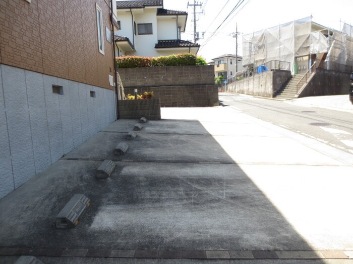 物件外観写真3　(駐車場)