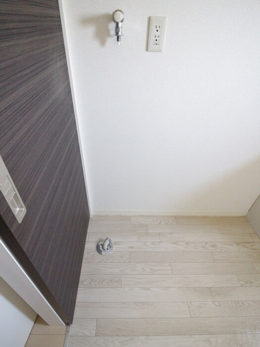 物件内観写真12　(洗濯機置場)