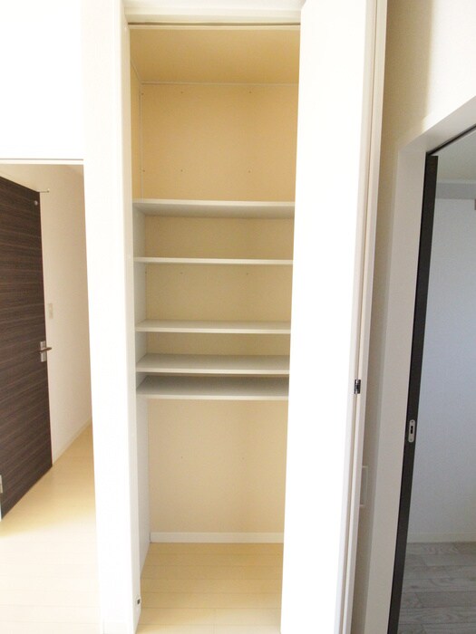 物件内観写真16　(収納)