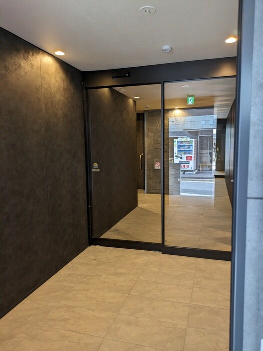 物件外観写真5　(エントランス部分)