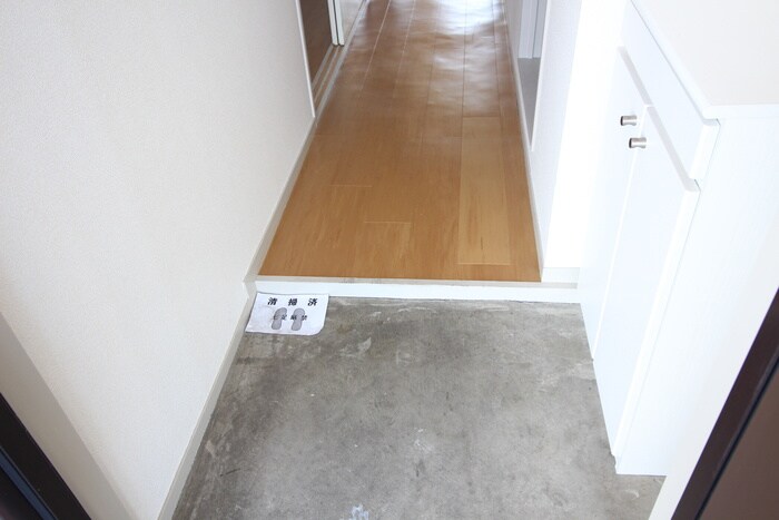 物件内観写真7　(玄関)